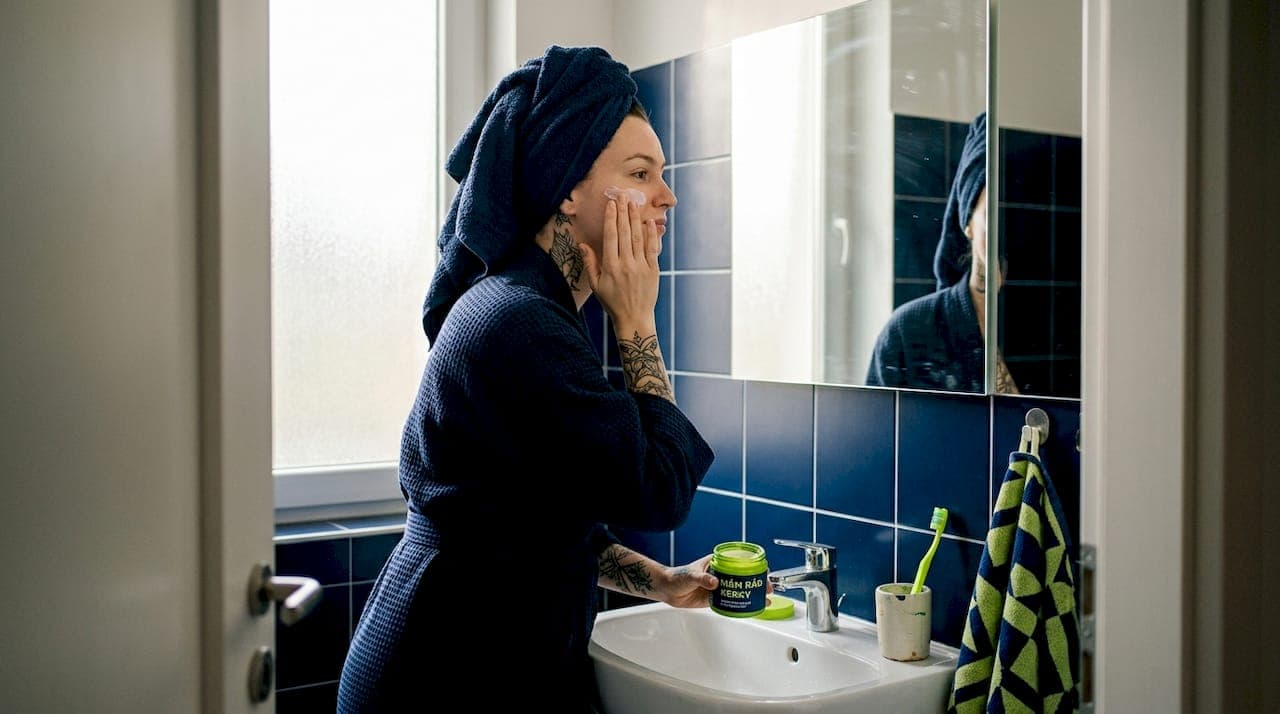 10 tipů pro citlivou pokožku: efektivní péče před a po zákroku